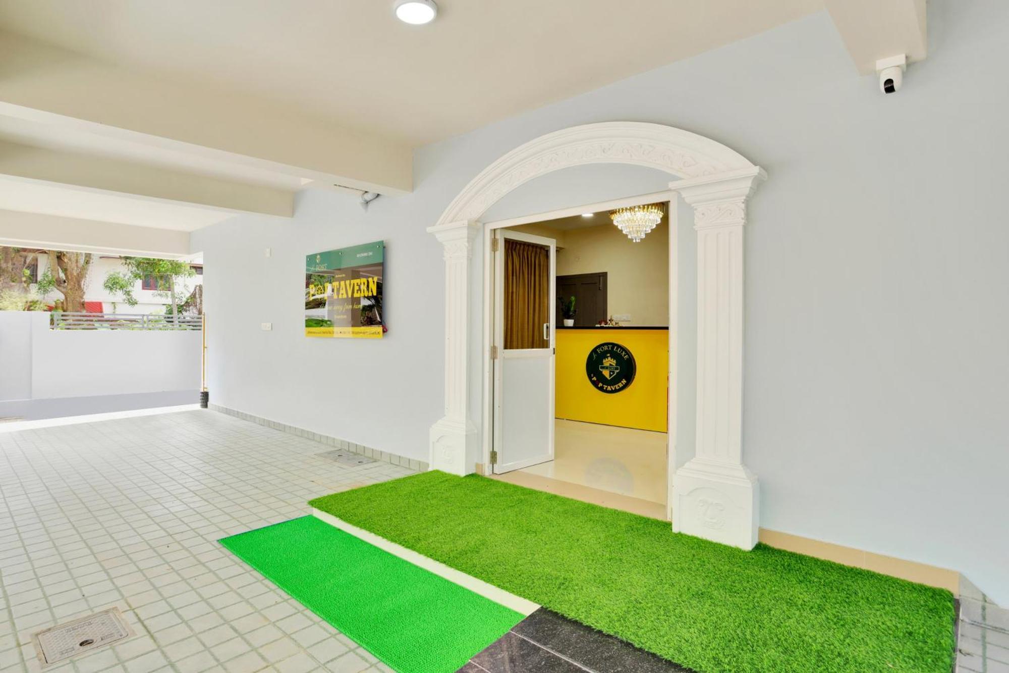 Super Collection O Lefort Luxe By Poptavern Thiruvananthapuram Exterior foto